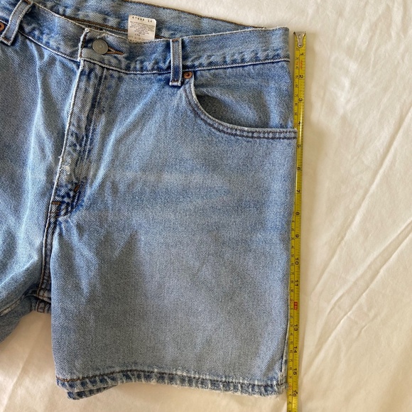 Women's Vintage Levi Jean Shorts Size 14 - Picture 3 of 12